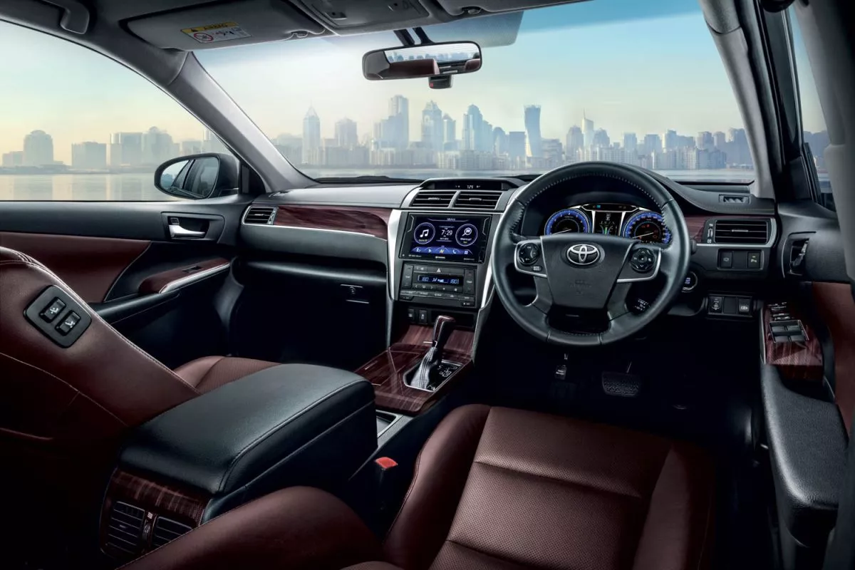 Đánh giá chi tiết nội ngoại thất Toyota Camry 2017: Tiện nghi, thiết kế và không gian