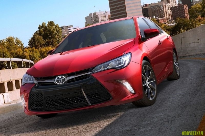 Khả năng vận hành và an toàn của Toyota Camry 2017: Trải nghiệm lái và các tính năng an toàn