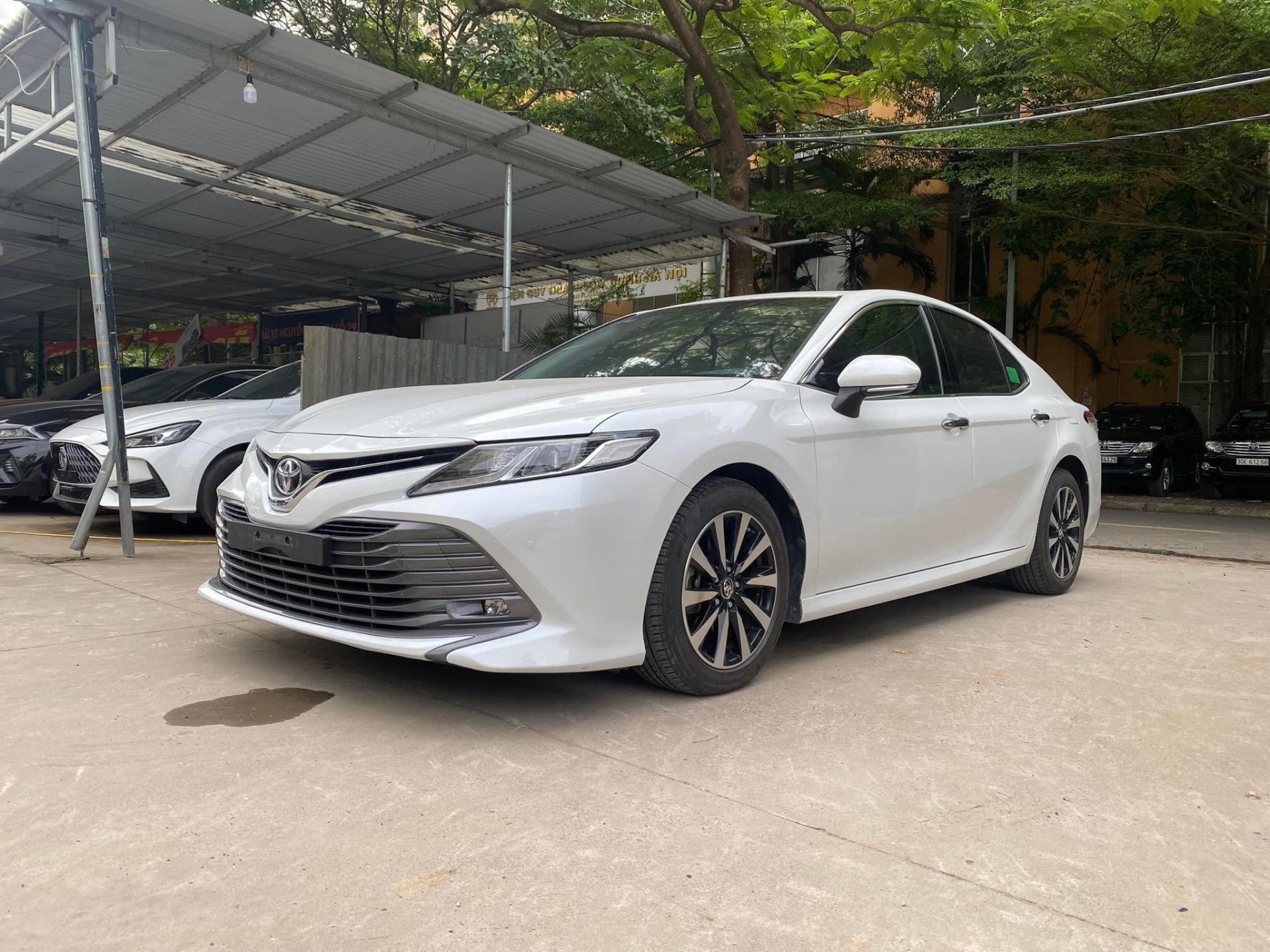 Giá Xe Toyota Camry 2019: Niêm Yết, Lăn Bánh & So Sánh Các Phiên Bản