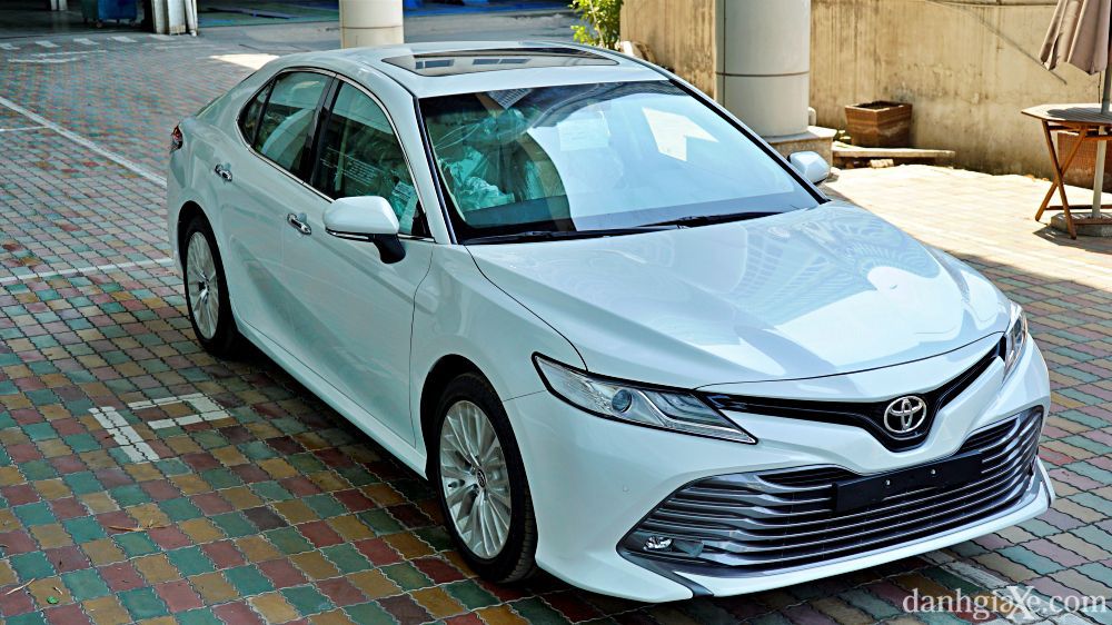 Toyota Camry 2020: Ưu điểm, nhược điểm & Có nên mua không? H2 này tổng hợp các ưu điểm và nhược điểm của Camry 2020 dựa trên các đánh giá và trải nghiệm thực tế, đưa ra lời khuyên khách quan về việc có nên mua xe hay không.