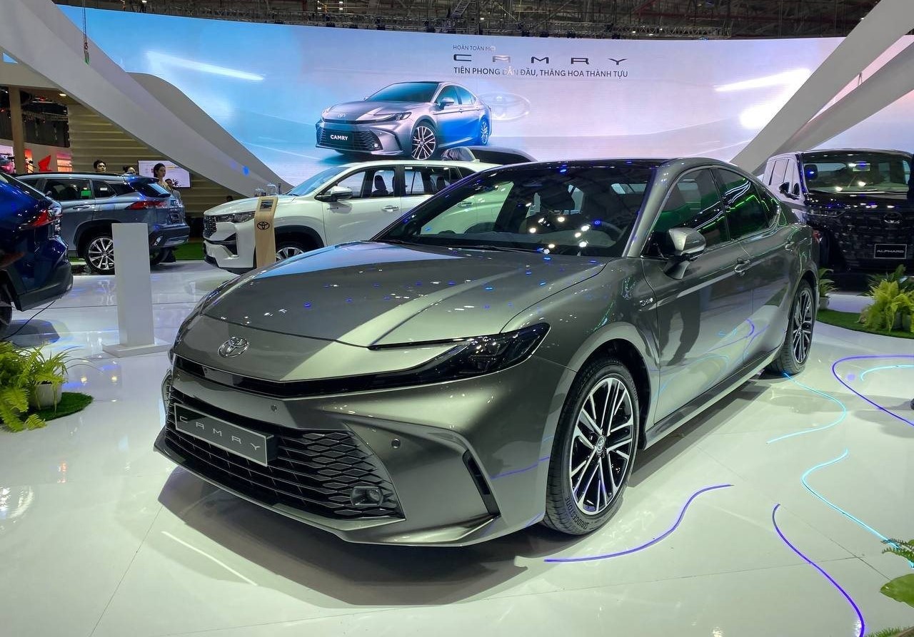 Camry 2025: So Sánh Các Phiên Bản và Giá Bán Dự Kiến Tại Việt Nam