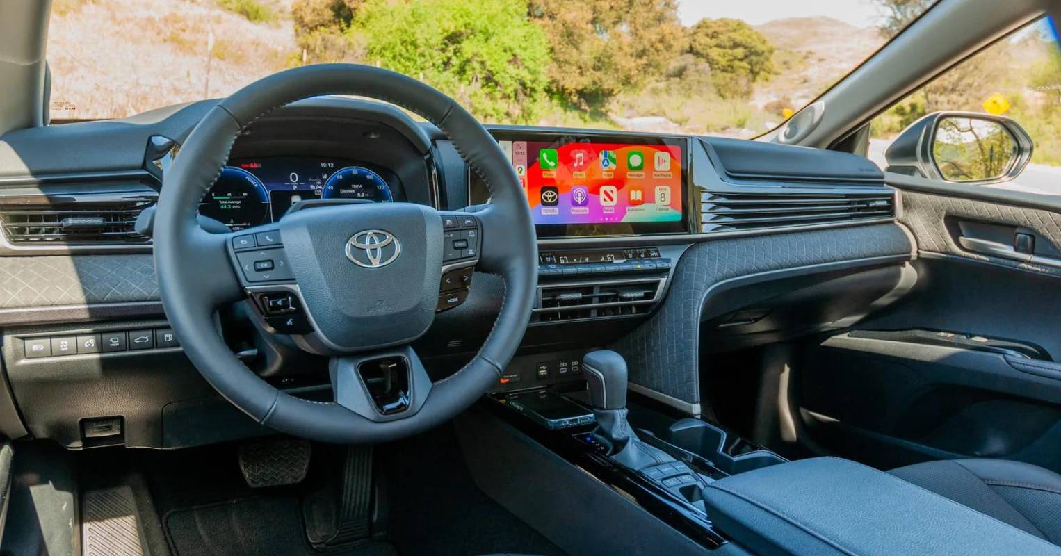 Nội Thất và Tiện Nghi Toyota Camry 2025: Thiết Kế, Vật Liệu và Công Nghệ