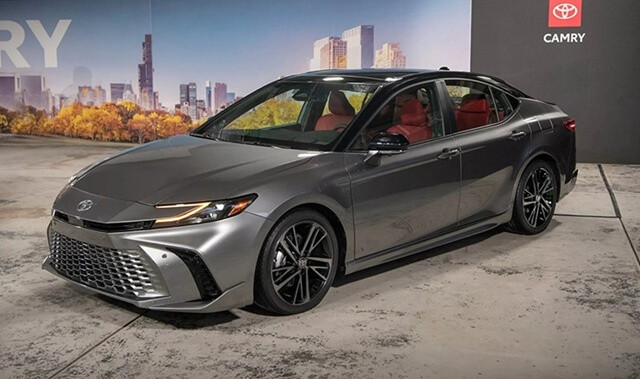 Toyota Camry 2025 Giá Bao Nhiêu? Ước Tính và So Sánh Giá Các Phiên Bản
