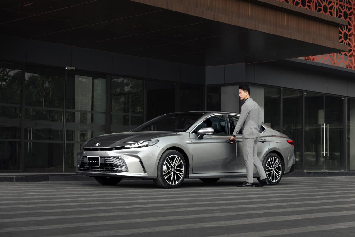 Trang Bị An Toàn và Công Nghệ Tiên Tiến trên Toyota Camry 2.5Q  Tìm hiểu về các tính năng an toàn chủ động và bị động được trang bị trên Camry 2.5Q, bao gồm hệ thống phanh ABS, EBD, BA, VSC, TRC, hệ thống túi khí, camera lùi, cảm biến hỗ trợ đỗ xe và các công nghệ hỗ trợ lái xe khác.