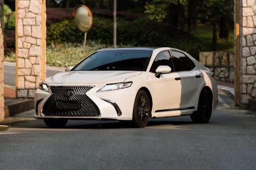 Độ ngoại thất Toyota Camry: Thay đổi diện mạo, nâng tầm đẳng cấp. Tìm hiểu các chi tiết độ ngoại thất như bodykit, lưới tản nhiệt, đèn, mâm xe, và cách chúng thay đổi diện mạo chiếc Camry, tăng tính thẩm mỹ và sự khác biệt.