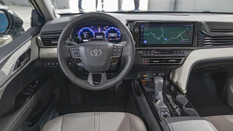 Độ nội thất Toyota Camry: Tiện nghi, sang trọng, cá nhân hóa không gian lái. Bài viết khám phá các tùy chọn độ nội thất như bọc da, nâng cấp âm thanh, màn hình, vô lăng, và cách chúng mang lại trải nghiệm lái xe thoải mái, sang trọng và cá nhân hóa.