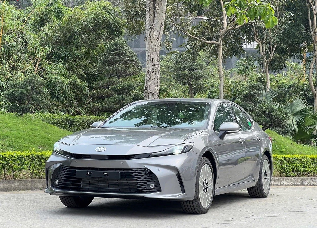 Toyota Camry HEV: Đánh Giá Chi Tiết và Ưu Điểm Vượt Trội