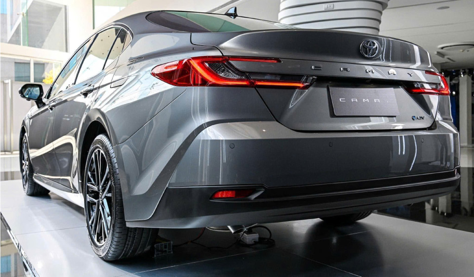 Công Nghệ An Toàn & Tiện Nghi Trên Toyota Camry HEV Top: Đáng Giá Từng Đồng
