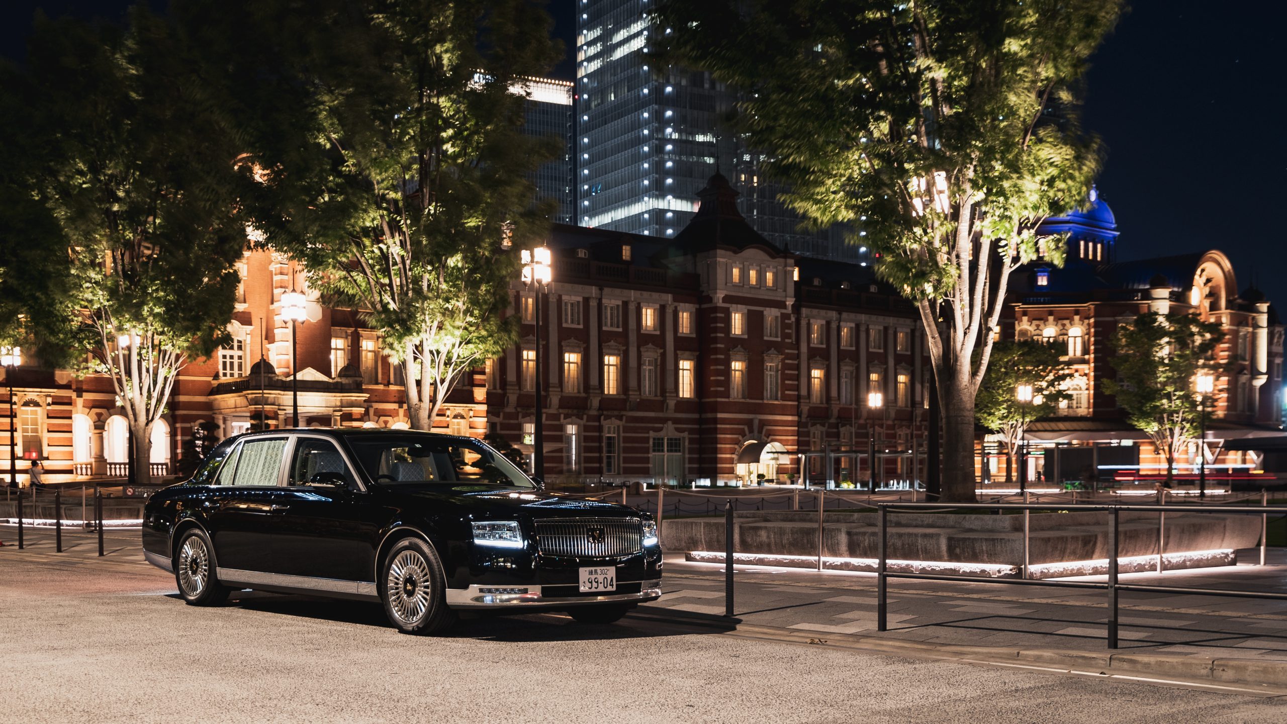 toyota century suv gia bao nhieu 5