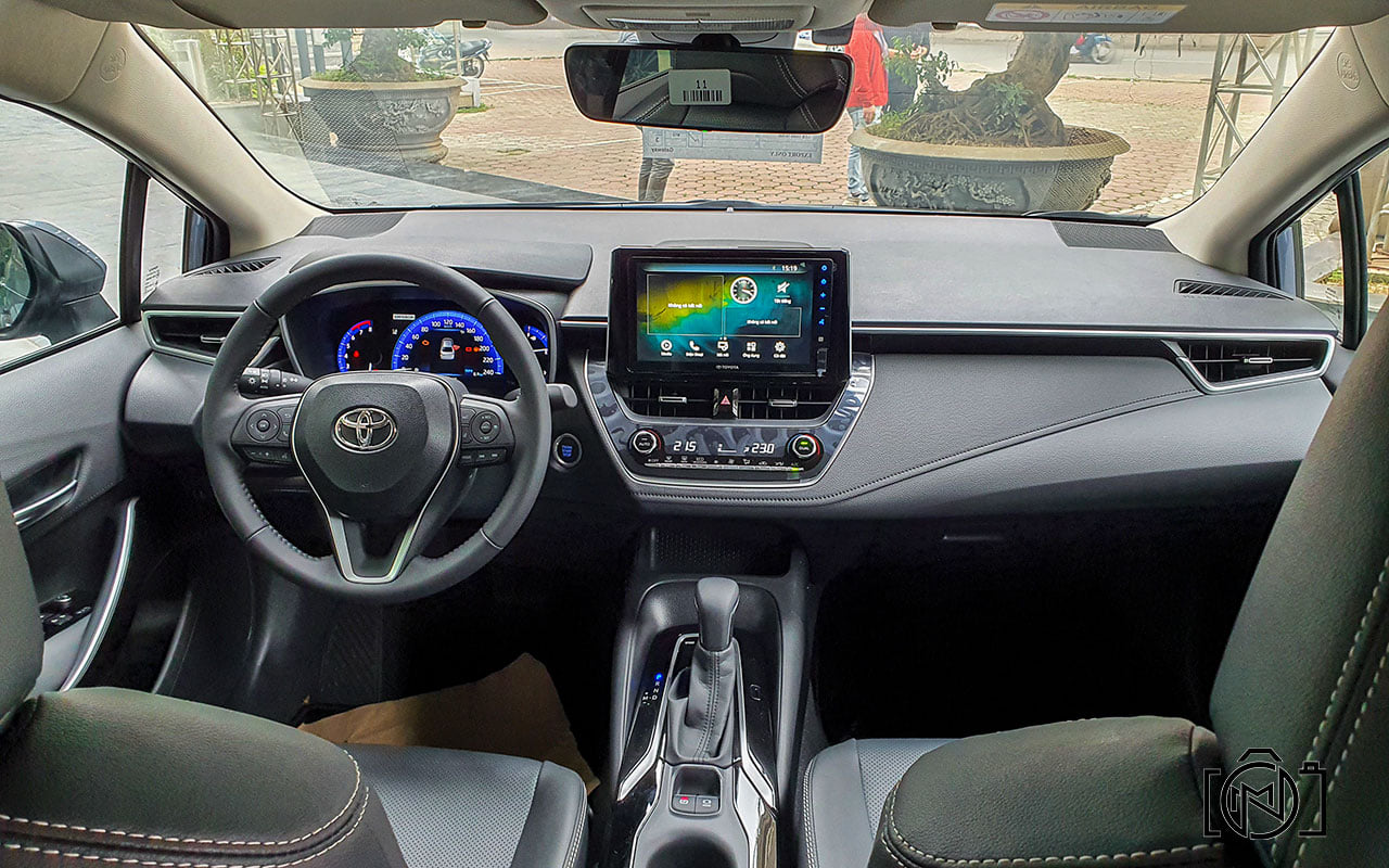 An Toàn và Công Nghệ Trên Toyota Corolla Altis 1.8G CVT