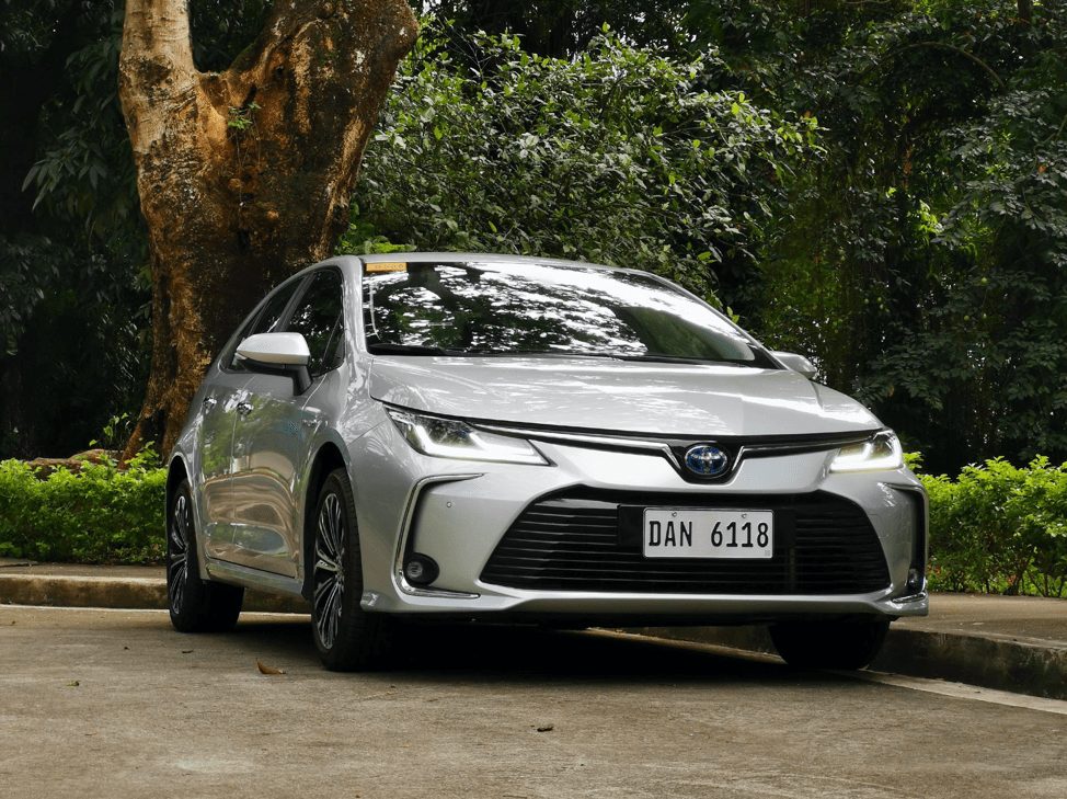 Ưu Nhược Điểm Toyota Corolla Altis 1.8G CVT: Nên Mua Hay Không?