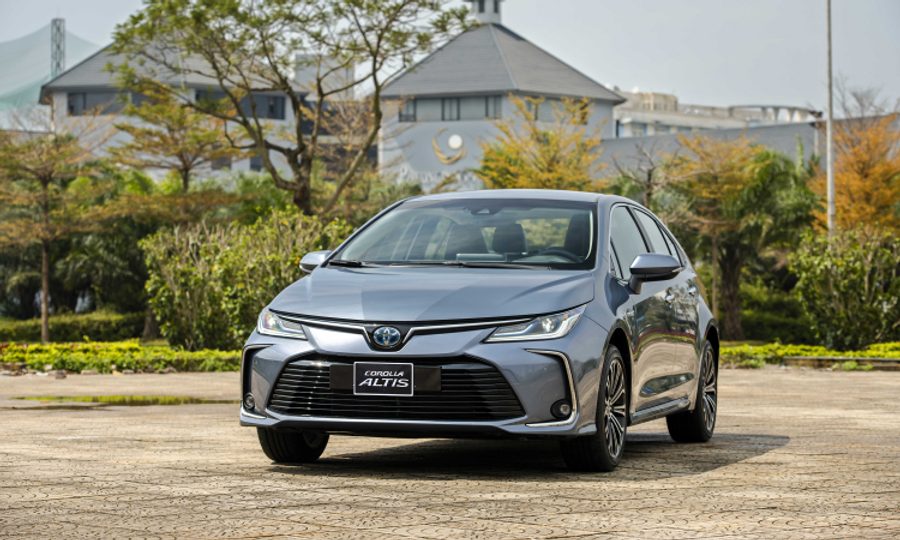 Đánh giá xe Toyota Corolla Altis Hybrid: Ưu nhược điểm, thông số kỹ thuật và giá bán.