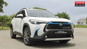 toyota corolla cross co cua so troi khong 5