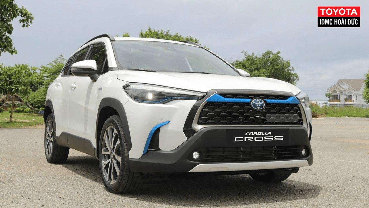 toyota corolla cross co cua so troi khong 5