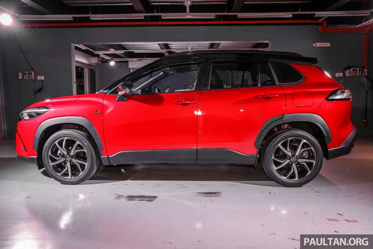 toyota corolla cross gr sport 2