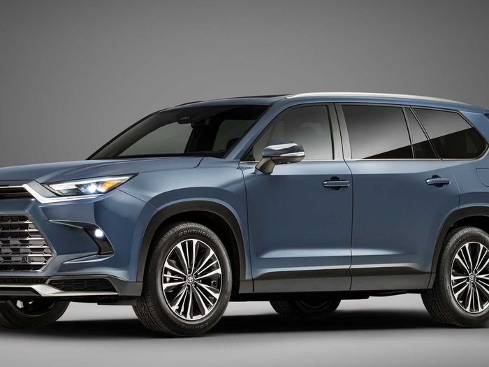 So Sánh Toyota Highlander 2018 với Các Đối Thủ Cùng Phân Khúc: Ưu và Nhược Điểm Cần Biết