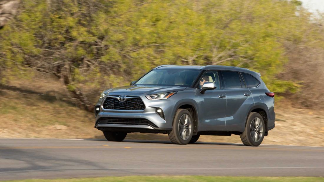 So sánh giá lăn bánh Toyota Highlander với các đối thủ cạnh tranh