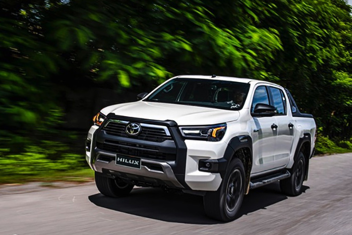 Tư Vấn Chọn Mua Toyota Hilux 2 Cầu Số Tự Động: Phiên Bản Nào Phù Hợp Nhất? (Đưa ra lời khuyên dựa trên nhu cầu sử dụng, ngân sách, và mục đích sử dụng xe để giúp người dùng lựa chọn phiên bản Toyota Hilux 2 cầu số tự động phù hợp nhất với bản thân và gia đình.)