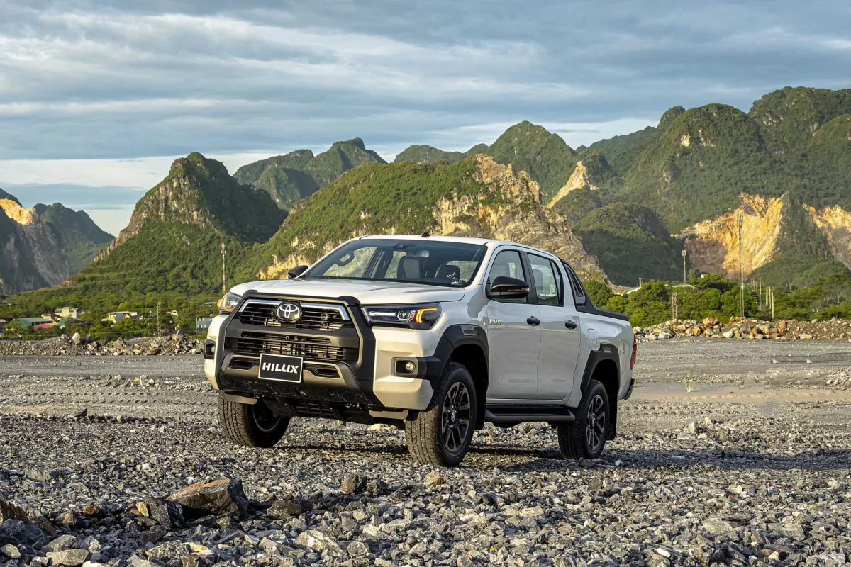 Đánh Giá Tổng Quan Toyota Hilux 2014: Thiết Kế, Nội Thất và Vận Hành