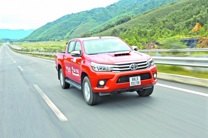 Toyota Hilux 2015: Đánh giá khả năng vận hành, an toàn và trải nghiệm lái