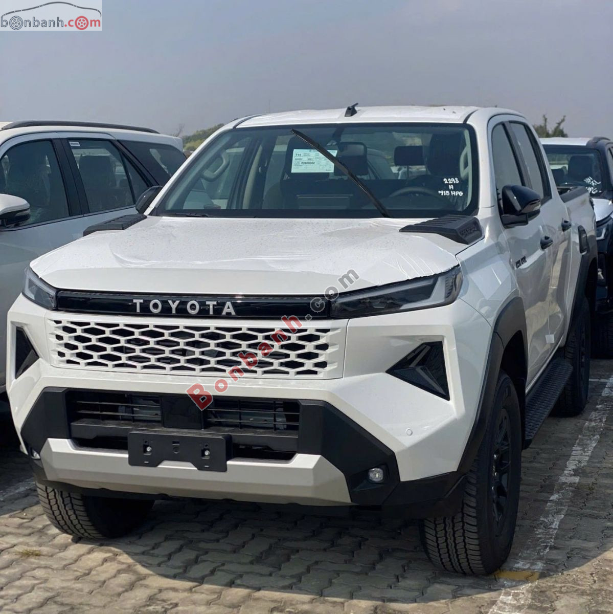 Toyota Hilux 2015: Giá bán, các phiên bản và hướng dẫn chọn mua xe cũ