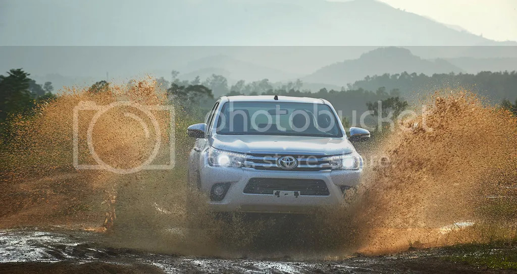 Đánh giá vận hành và khả năng offroad của Toyota Hilux 2016