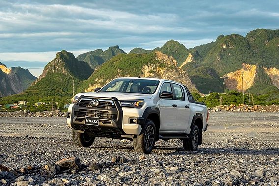Có nên mua Toyota Hilux 2021 cũ trả góp? Phân tích ưu nhược điểm và kinh nghiệm vay mua xe