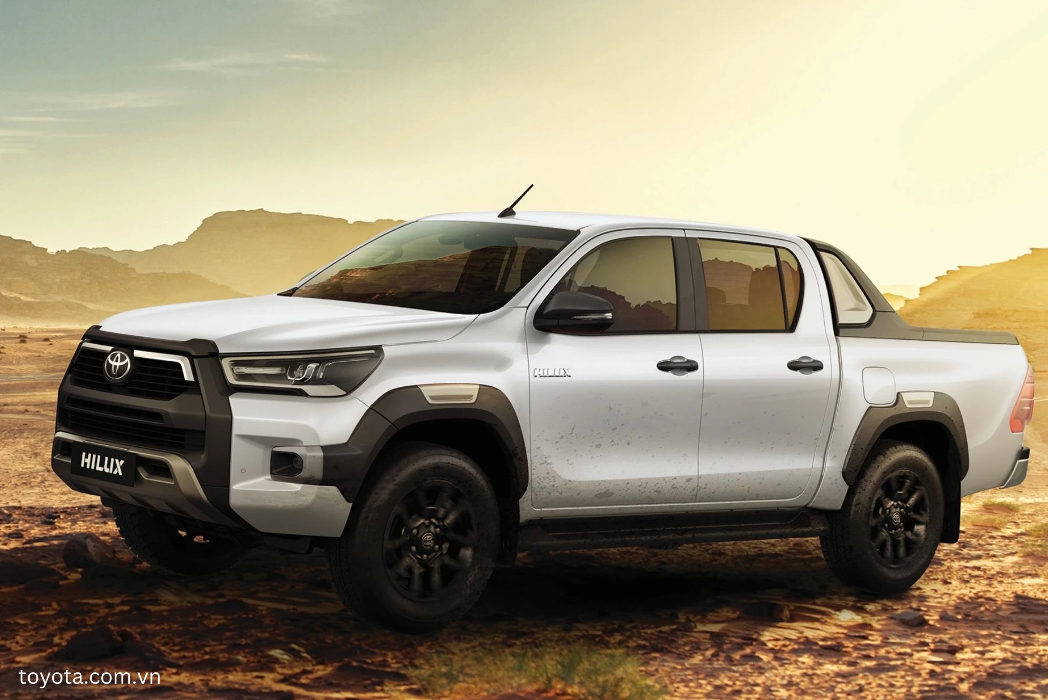Có nên mua Toyota Hilux 2.4L 4x4 AT không? Tư vấn chuyên sâu