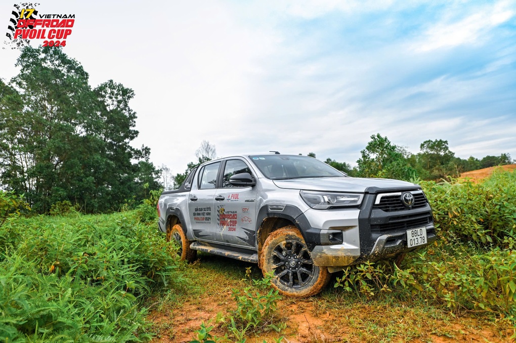 Toyota Hilux 4x4: Đánh giá chi tiết về khả năng vận hành địa hình