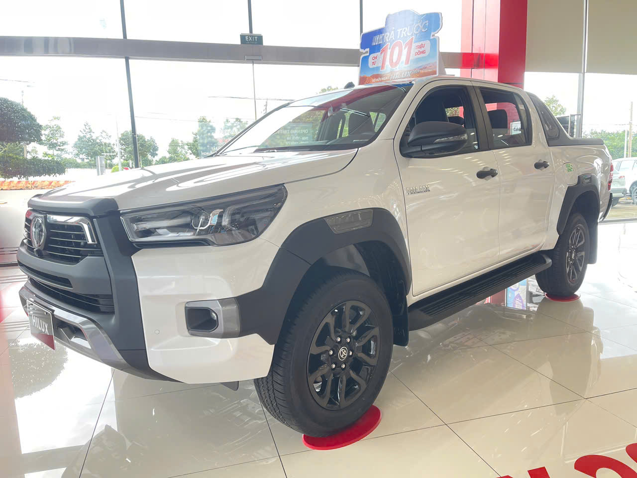 Đánh Giá Chi Tiết Thiết Kế Ngoại Thất và Nội Thất Toyota Hilux Adventure (Khám phá thiết kế độc đáo)