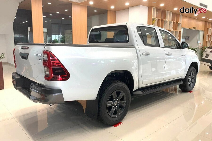 Đối Tượng Nào Được Hưởng Ưu Đãi Xe Toyota Hilux Không Niên Hạn?