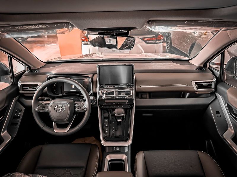 Thiết Kế Nội & Ngoại Thất Toyota Innova 2.0: Tiện Nghi, Không Gian & Tính Thẩm Mỹ