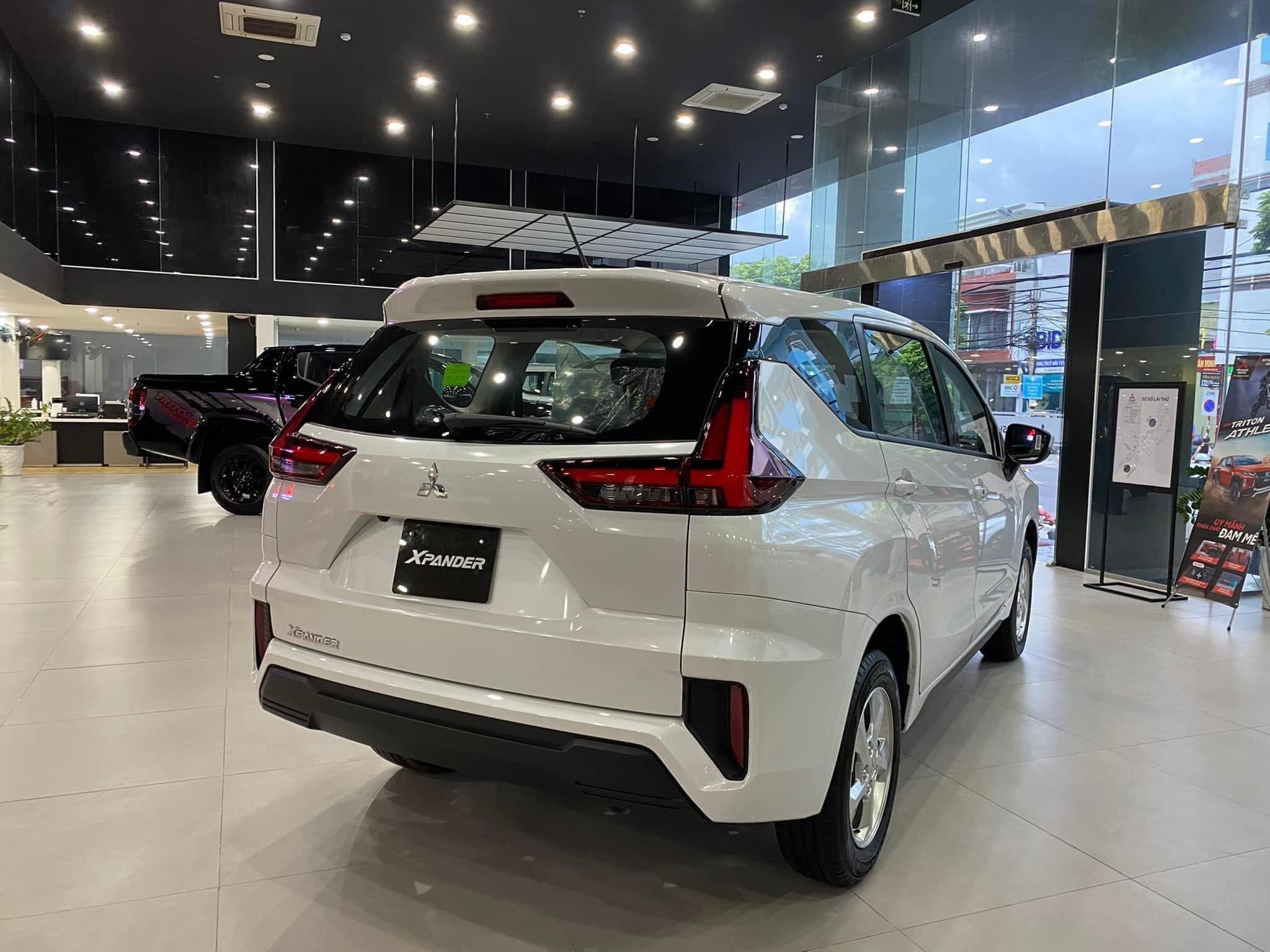 So Sánh Toyota Innova 2024 với Các Đối Thủ: Hyundai Stargazer, Mitsubishi Xpander (Giúp người dùng đưa ra quyết định mua xe thông qua so sánh trực tiếp)