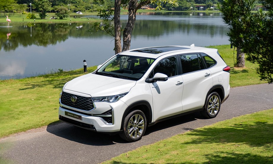 Toyota Innova Cross 2023: Đánh Giá Chi Tiết & Giá Bán Mới Nhất (Trả lời trực tiếp user intent chính)
