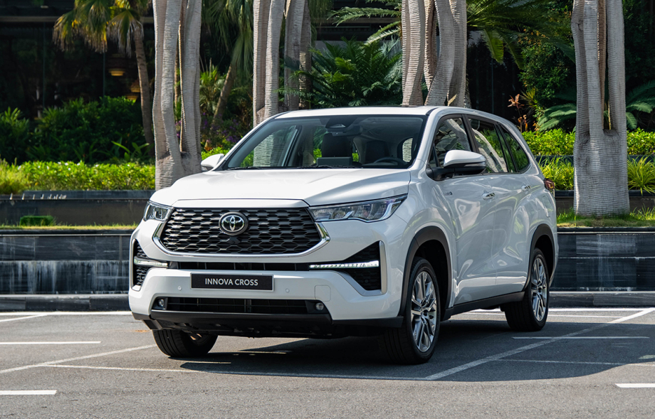 Thiết Kế Ngoại Thất và Nội Thất Toyota Innova Cross 2023: Đột Phá Phong Cách SUV (Phân tích sâu về thiết kế)