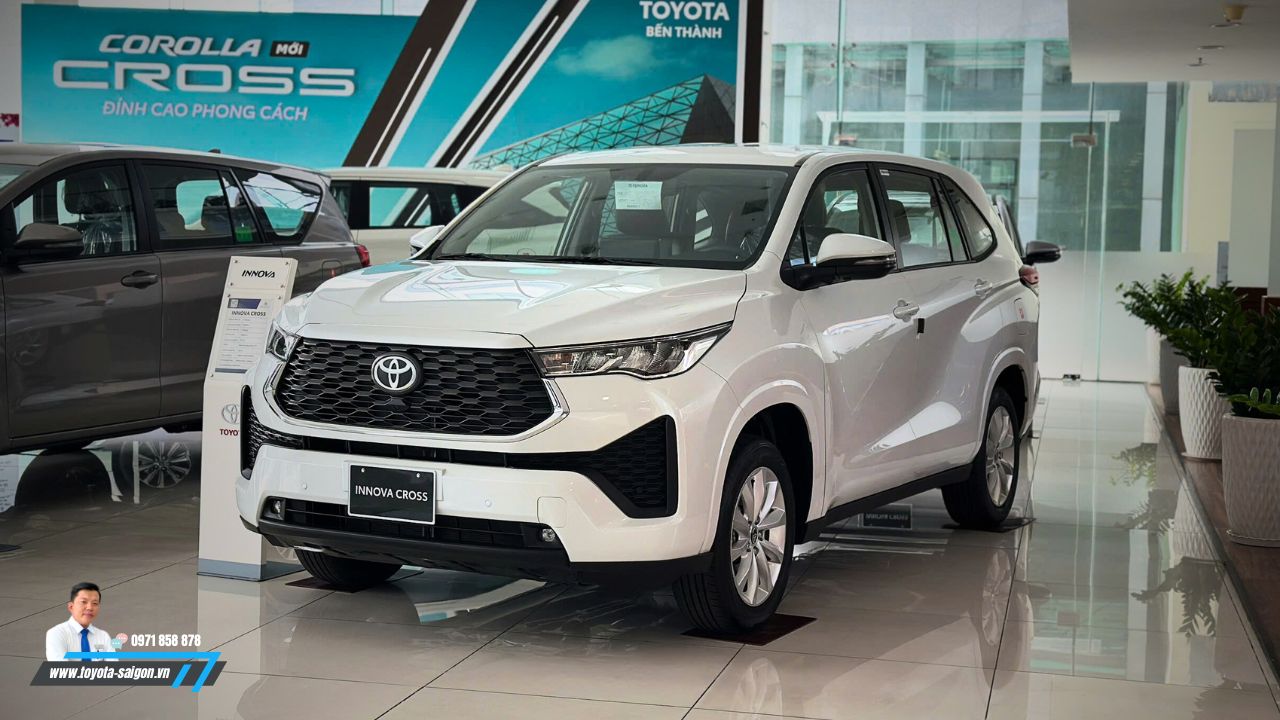 Giá Xe Toyota Innova Cross 2025: So Sánh Các Phiên Bản & Ưu Đãi Dự Kiến