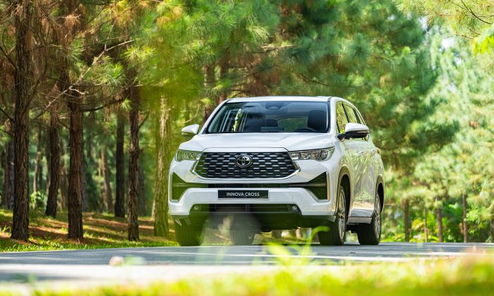 Toyota Innova Cross 2026: Đánh Giá, Giá Lăn Bánh, Thiết Kế & Cạnh Tranh 4 Giá Bán và Thời Điểm Ra Mắt Dự Kiến của Toyota Innova Cross 2026: Thông Tin Quan Trọng