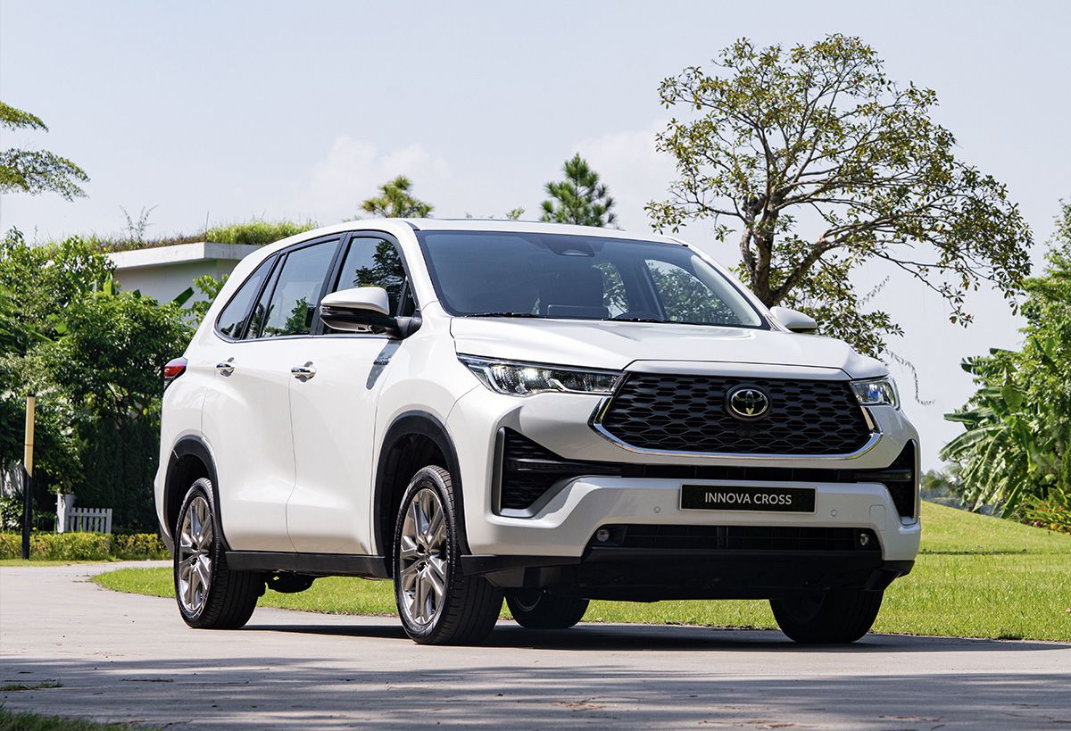 Toyota Innova Cross 2.0V: Thiết Kế Ngoại Thất và Nội Thất  Sự Lột Xác Đầy Ấn Tượng