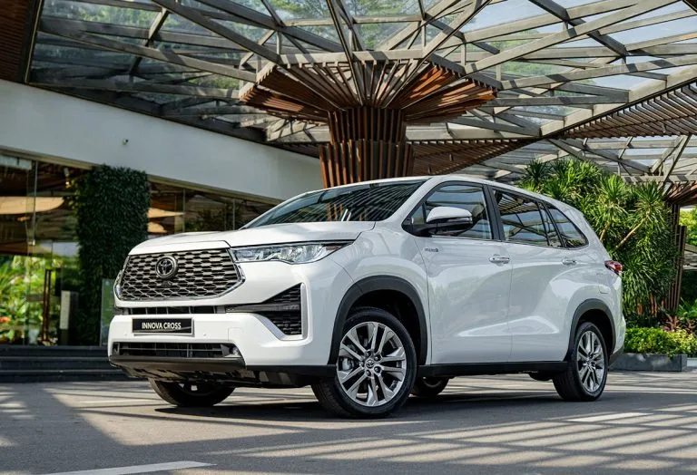 An Toàn và Tiện Nghi: Những Nâng Cấp Đáng Giá trên Toyota Innova Cross Hybrid 2026