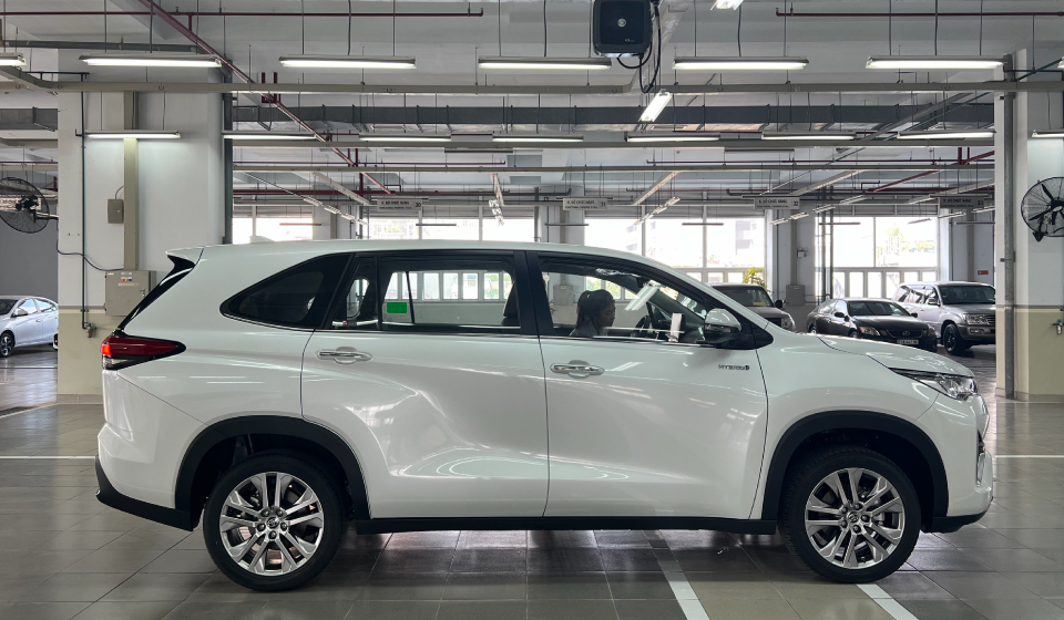 Toyota Innova Hybrid 2024: Đánh Giá Chi Tiết và Giá Lăn Bánh Mới Nhất