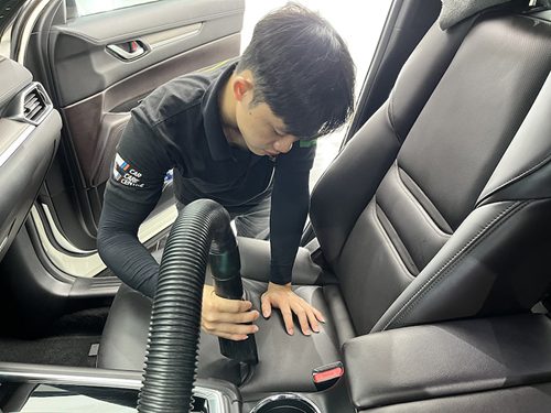 Hướng Dẫn Vệ Sinh và Bảo Dưỡng Nội Thất Toyota Innova: Giữ Gìn Không Gian Luôn Sạch Đẹp