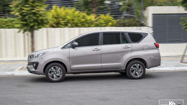 toyota innova venturer 2