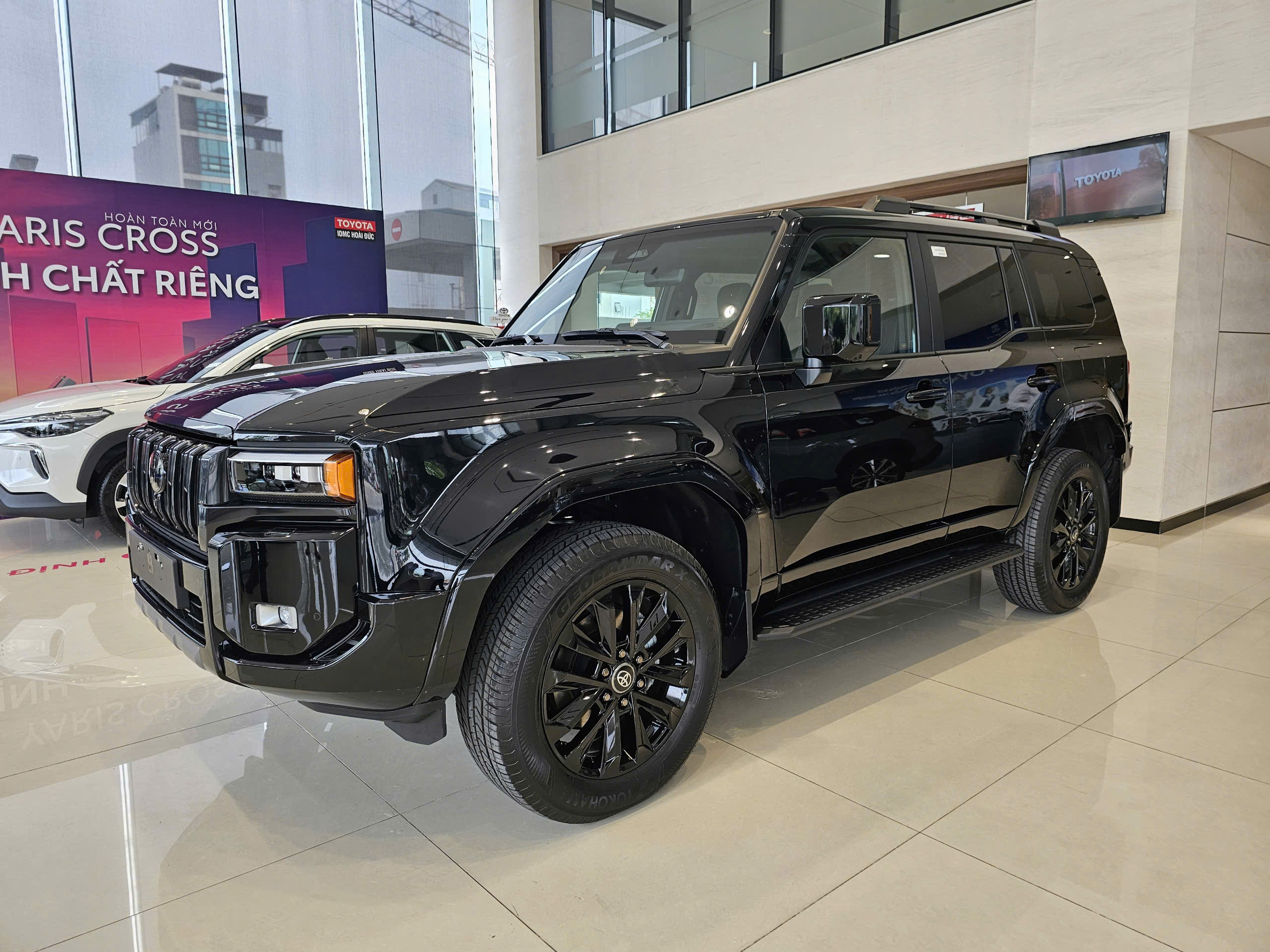 Toyota Land Cruiser 2024: Đánh Giá Chi Tiết Giá Bán, Thông Số Kỹ Thuật và Ưu Đãi Mới Nhất