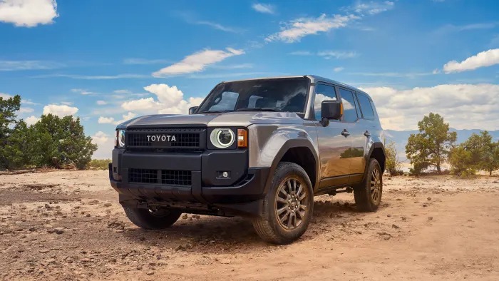 Toyota Land Cruiser 2024 Hybrid: Đánh Giá Tổng Quan và Những Điểm Mới