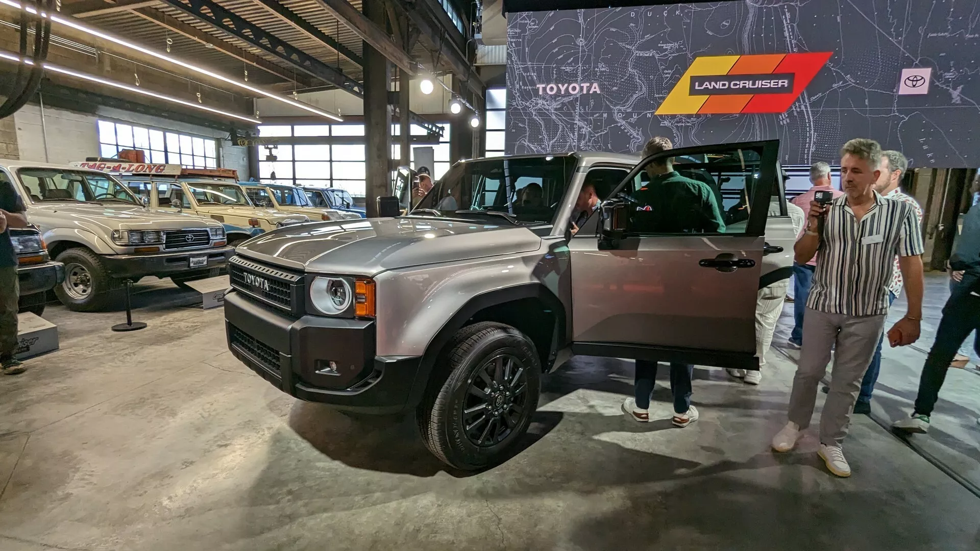 Thiết Kế Ngoại Thất và Nội Thất Toyota Land Cruiser 2024 Hybrid: Sự Kết Hợp Giữa Hiện Đại và Truyền Thống