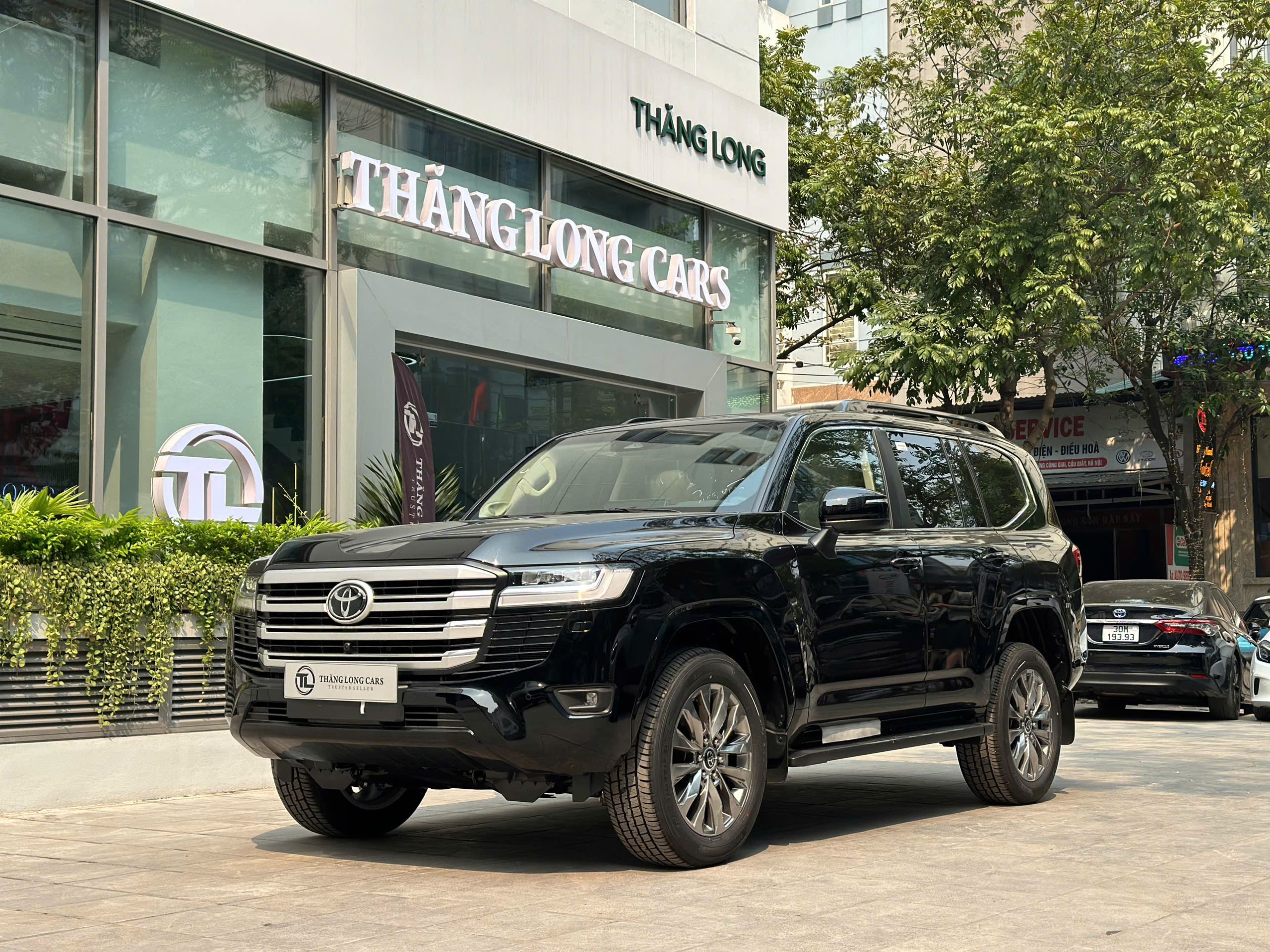Toyota Land Cruiser 2025 LC300: Sự Trở Lại Huyền Thoại và Những Cải Tiến Đột Phá