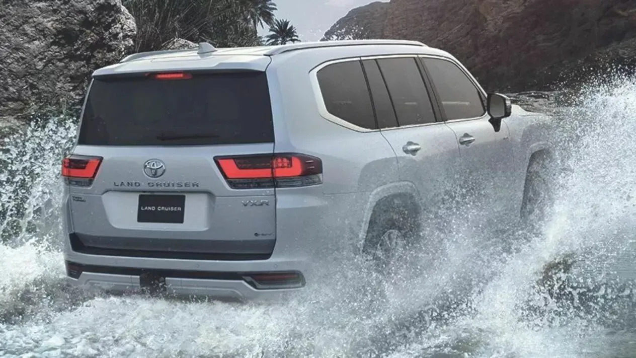 toyota land cruiser hybrid 3