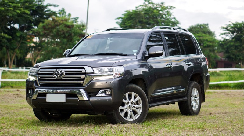 Ưu và Nhược Điểm của Toyota Land Cruiser LC200: Phân Tích Sâu Sắc (User Intent: Tìm hiểu ưu nhược điểm để so sánh, cân nhắc)