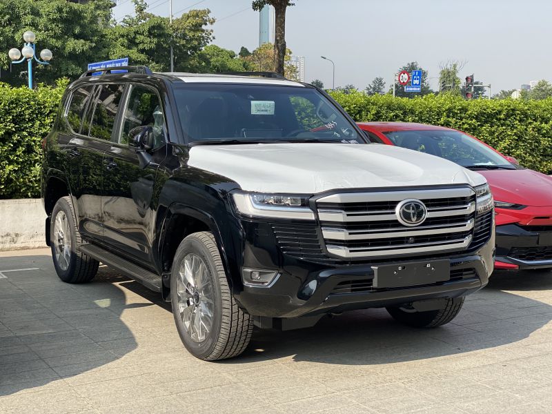 Land Cruiser LC300: Giá Bán, Ưu Đãi và Chi Phí Sở Hữu