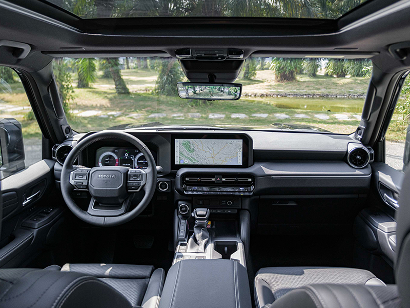 Đánh Giá Chi Tiết Nội Thất Toyota Land Cruiser: Sang Trọng, Tiện Nghi và Bền Bỉ